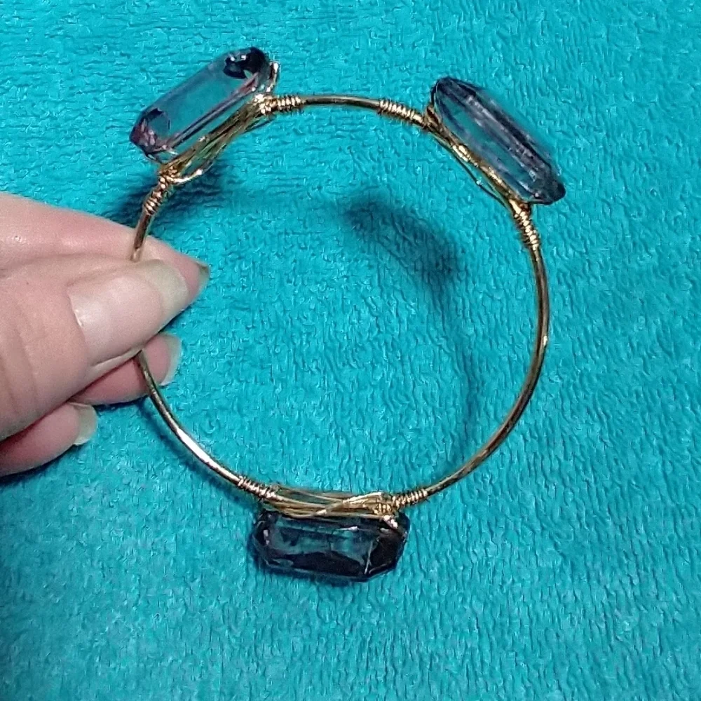 Elegant Goldtone Wire Bangle Bracelet With Grey Accents Vintage